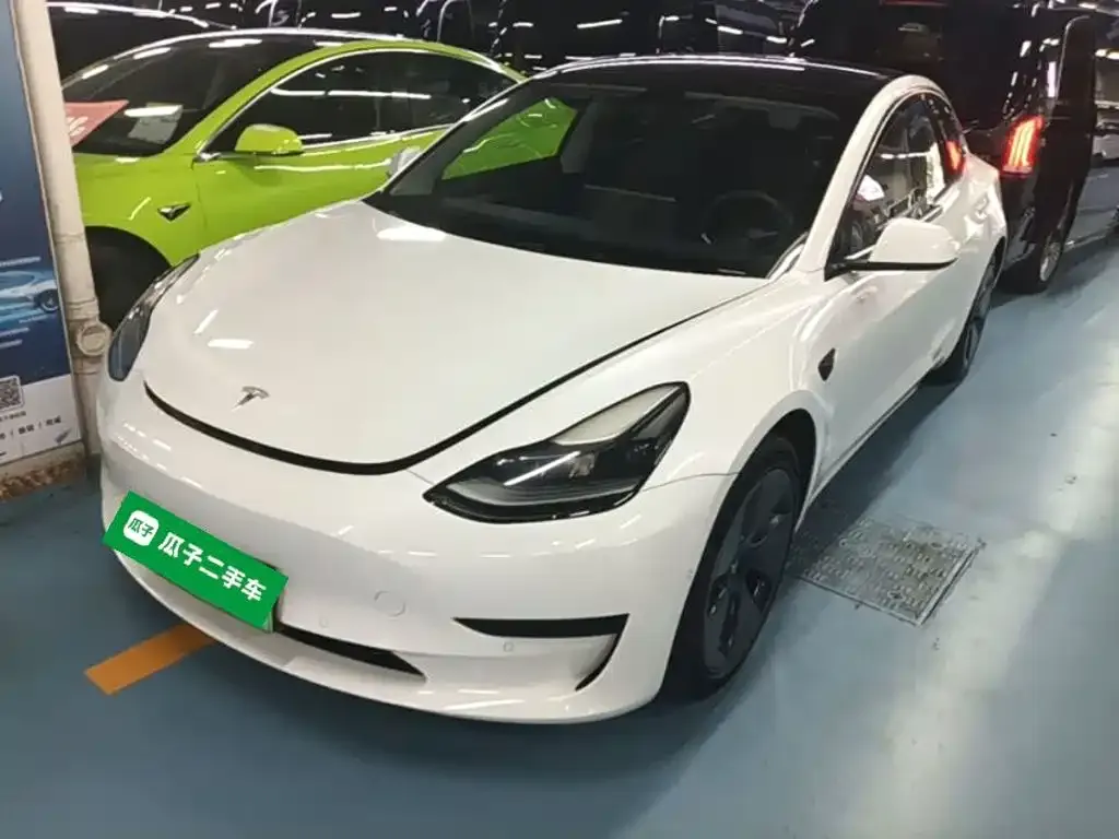 Tesla Model 3 — фото 1
