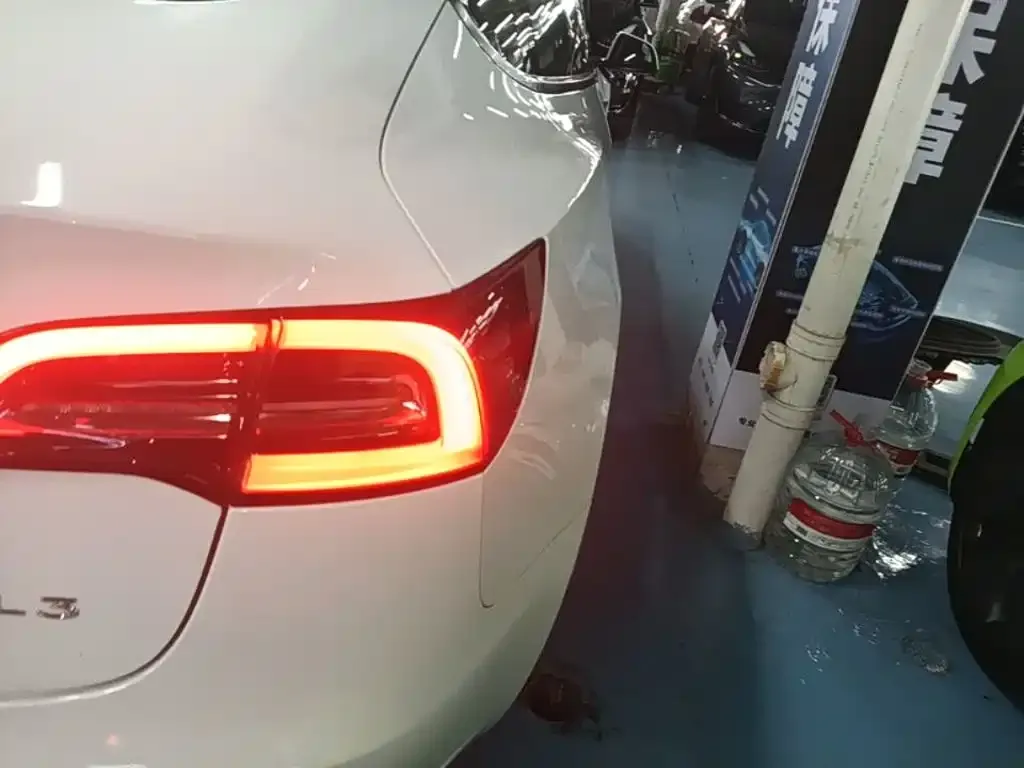 Tesla Model 3 — фото 10