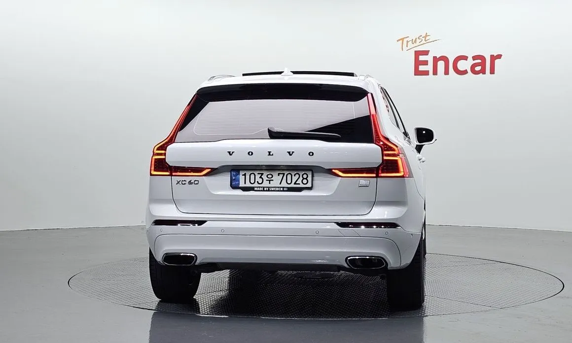 Volvo XC60 — фото 10