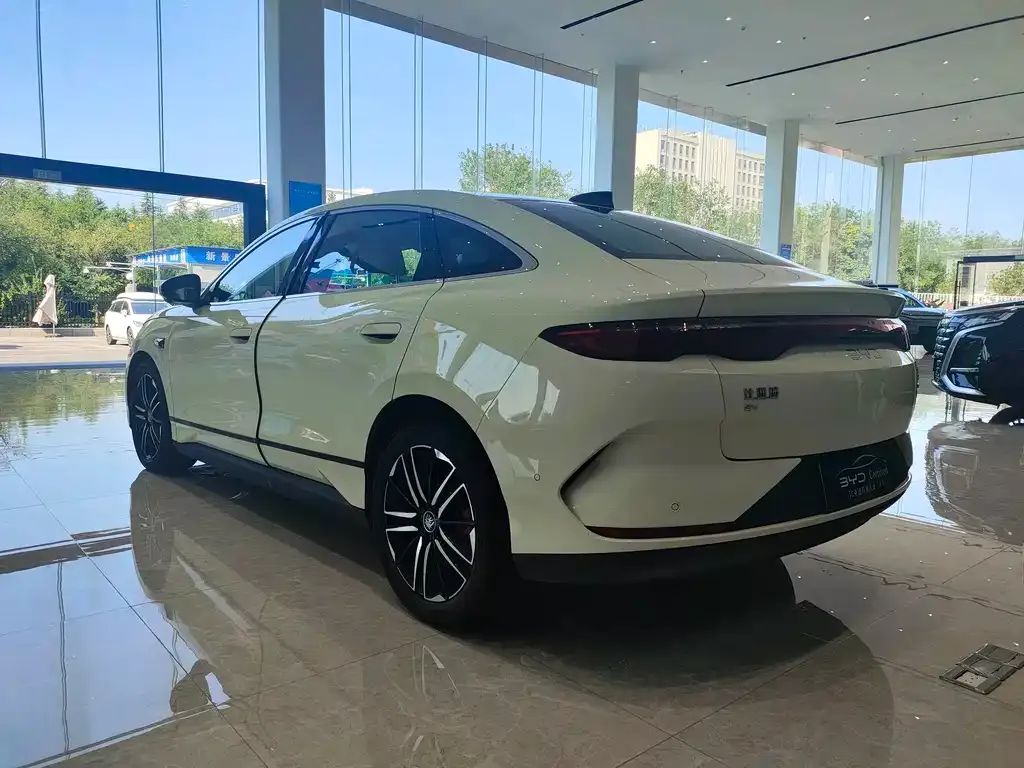 BYD Qin L — фото 7