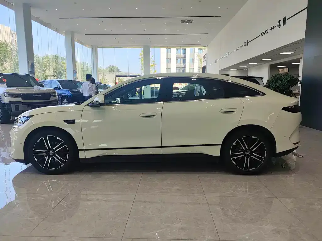 BYD Qin L — фото 10