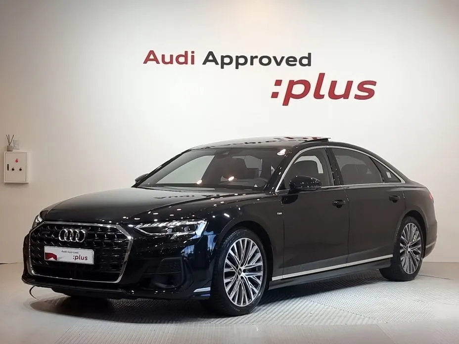 Audi A8 — фото 1