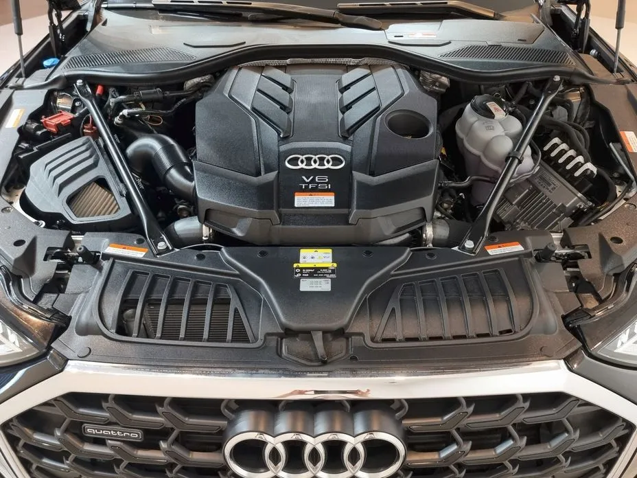 Audi A8 — фото 9