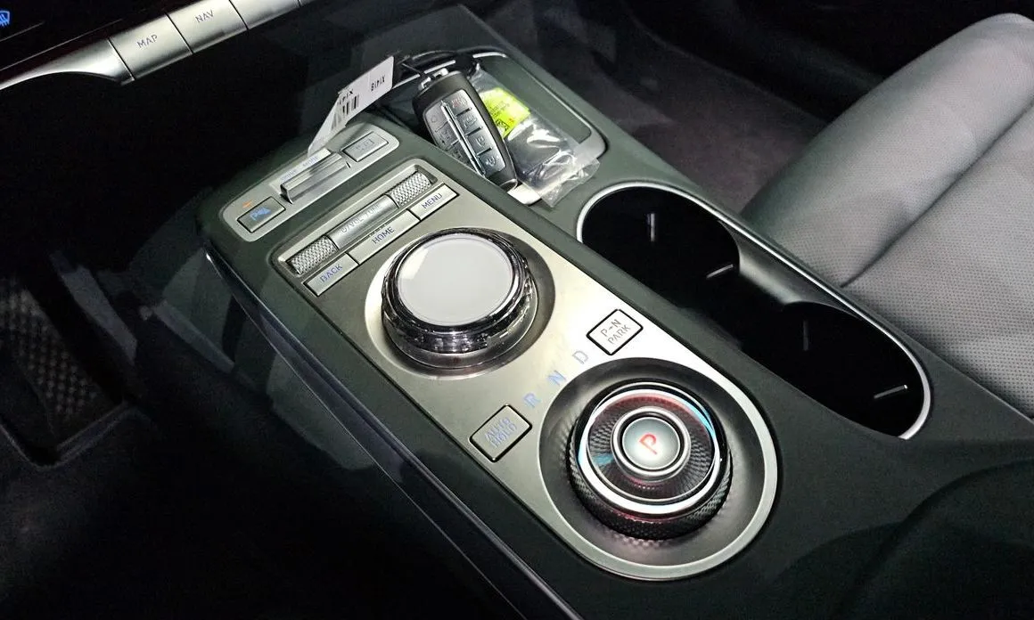 Genesis GV70 — фото 10