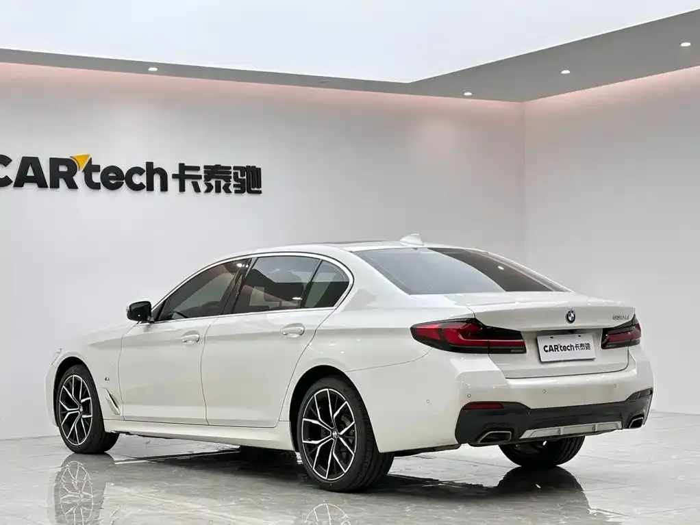 BMW 5 Series — фото 10