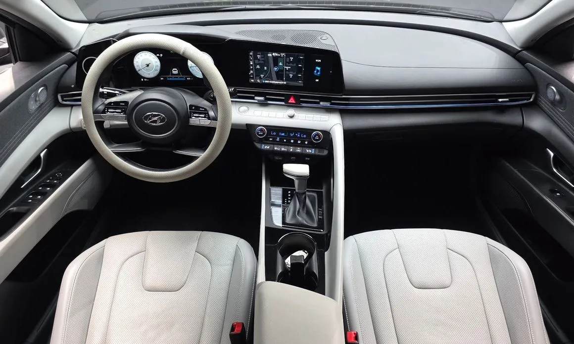 Hyundai AVANTE — фото 8