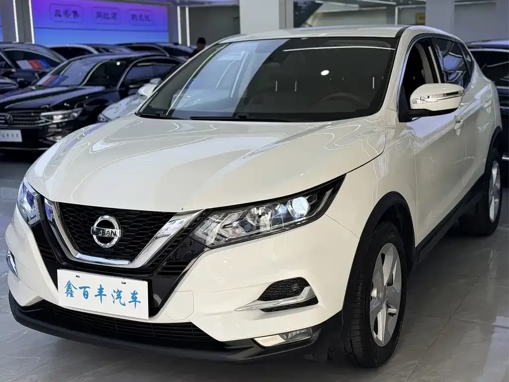 Nissan Qashqai — фото 1