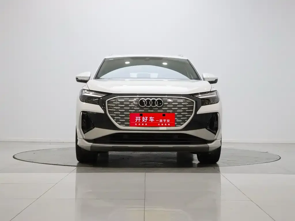 Audi Q4 e-tron — фото 2