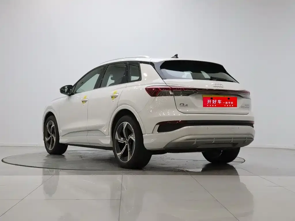 Audi Q4 e-tron — фото 10