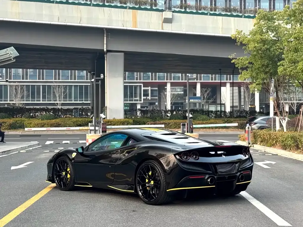 Ferrari F8 — фото 5