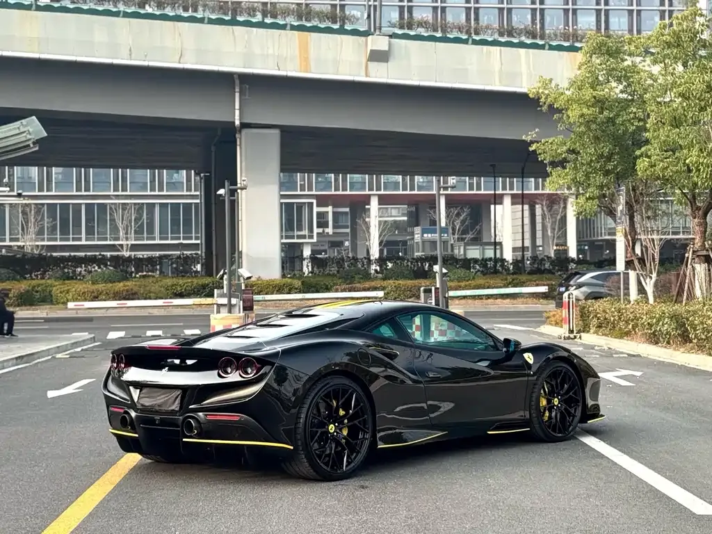Ferrari F8 — фото 6
