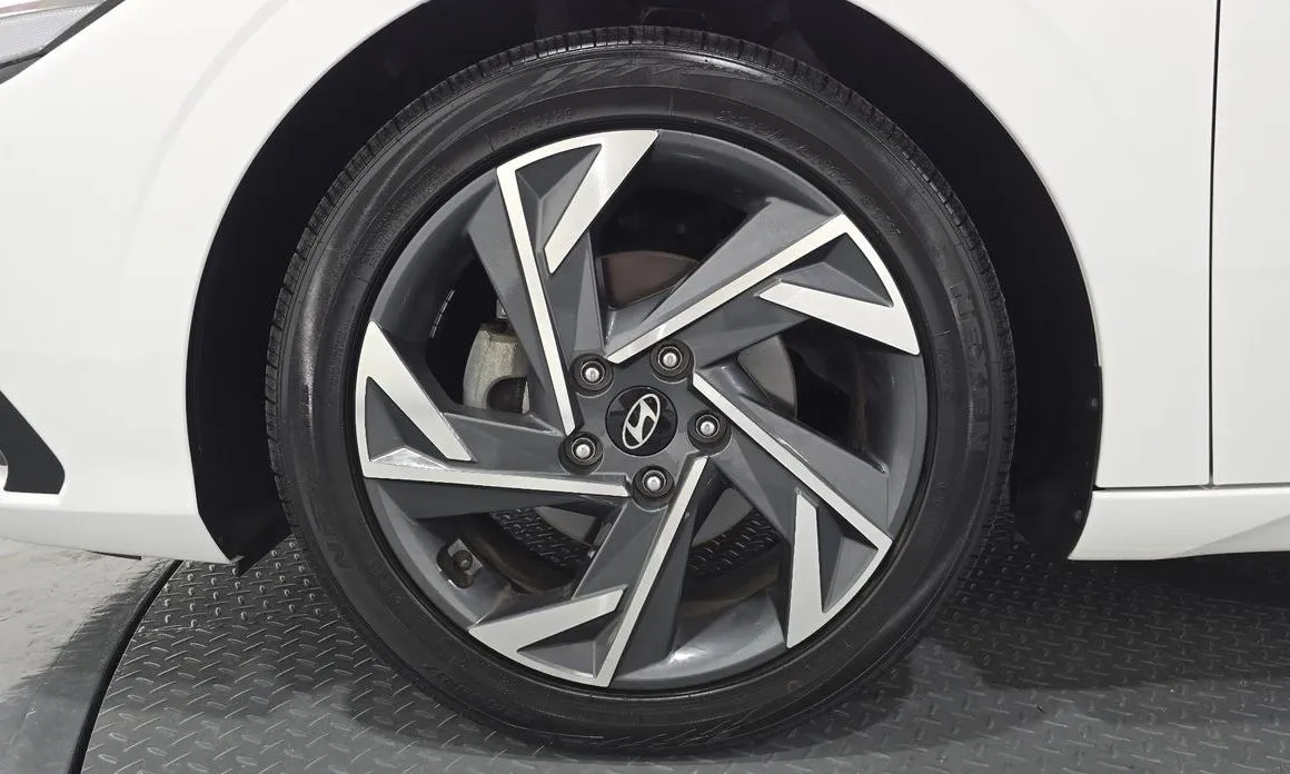 Hyundai AVANTE — фото 8