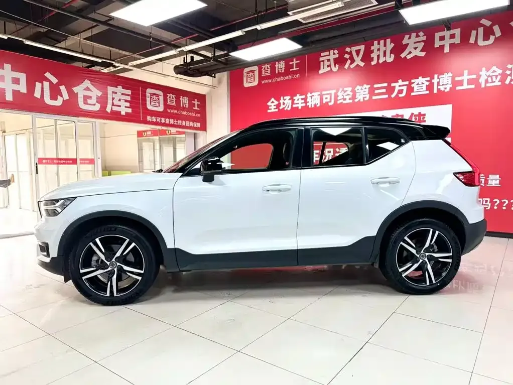 Volvo XC40 — фото 9
