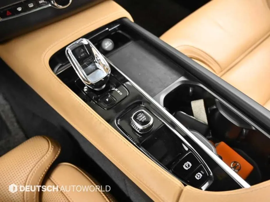 Volvo XC90 — фото 10