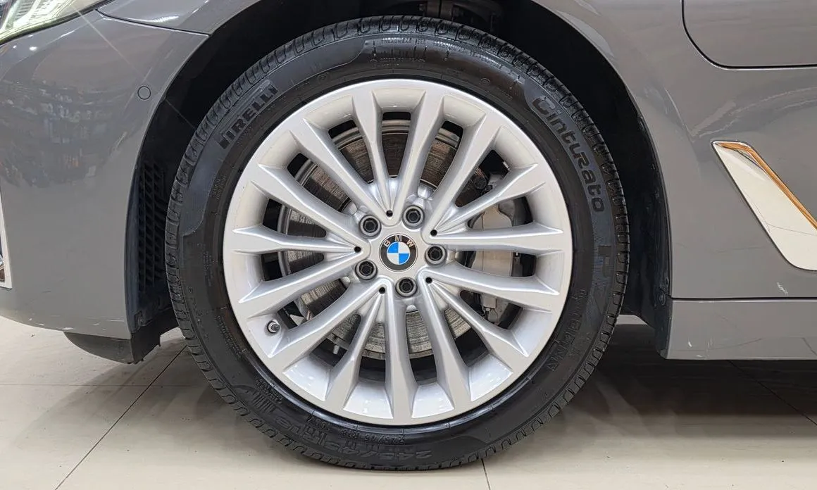 BMW 5-Series — фото 10