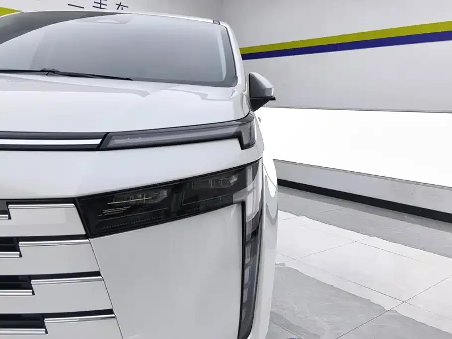 GAC Motor Trumpchi E8 — фото 3