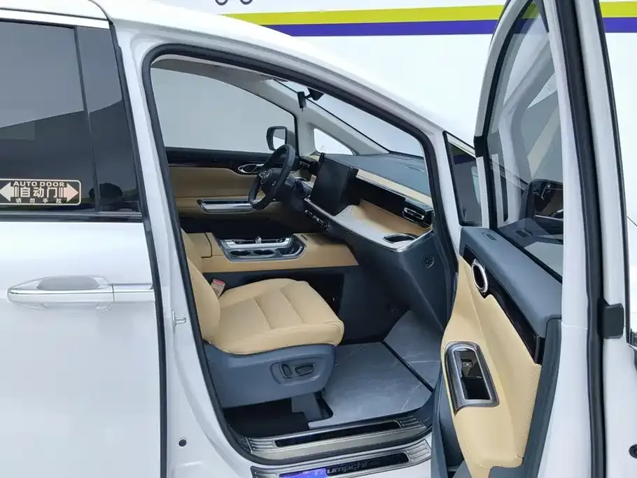 GAC Motor Trumpchi E8 — фото 10