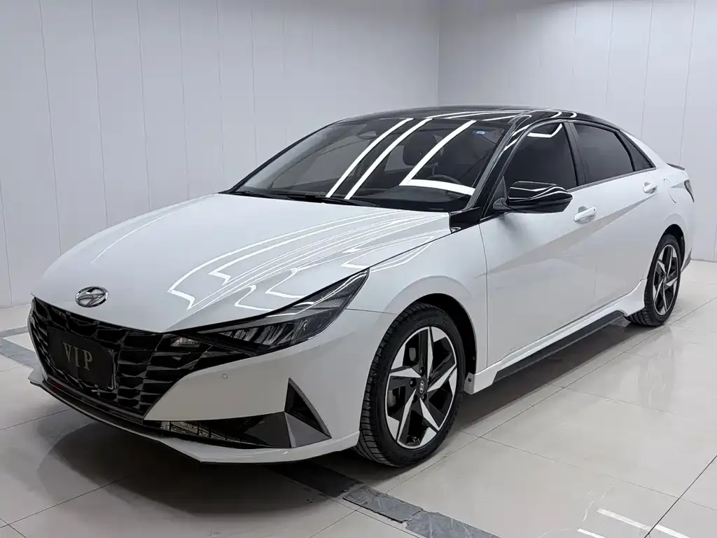 Hyundai Elantra — фото 1