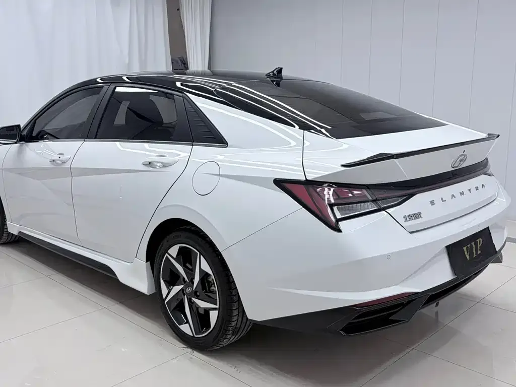 Hyundai Elantra — фото 10