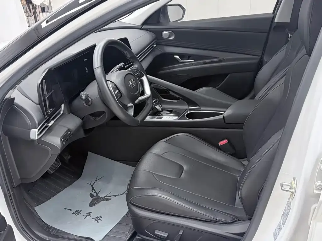 Hyundai Elantra — фото 8