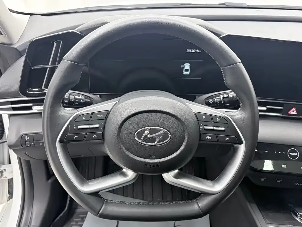 Hyundai Elantra — фото 7