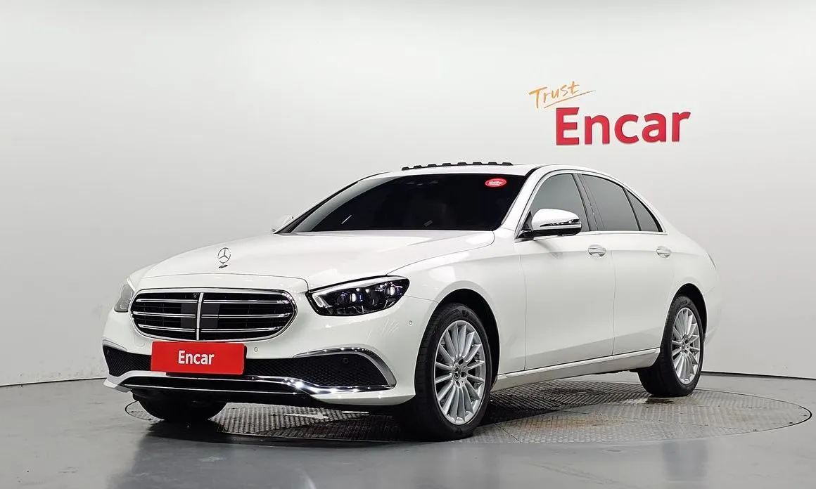 Mercedes-Benz E-Class — фото 1