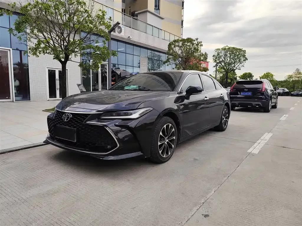Toyota Avalon — фото 1