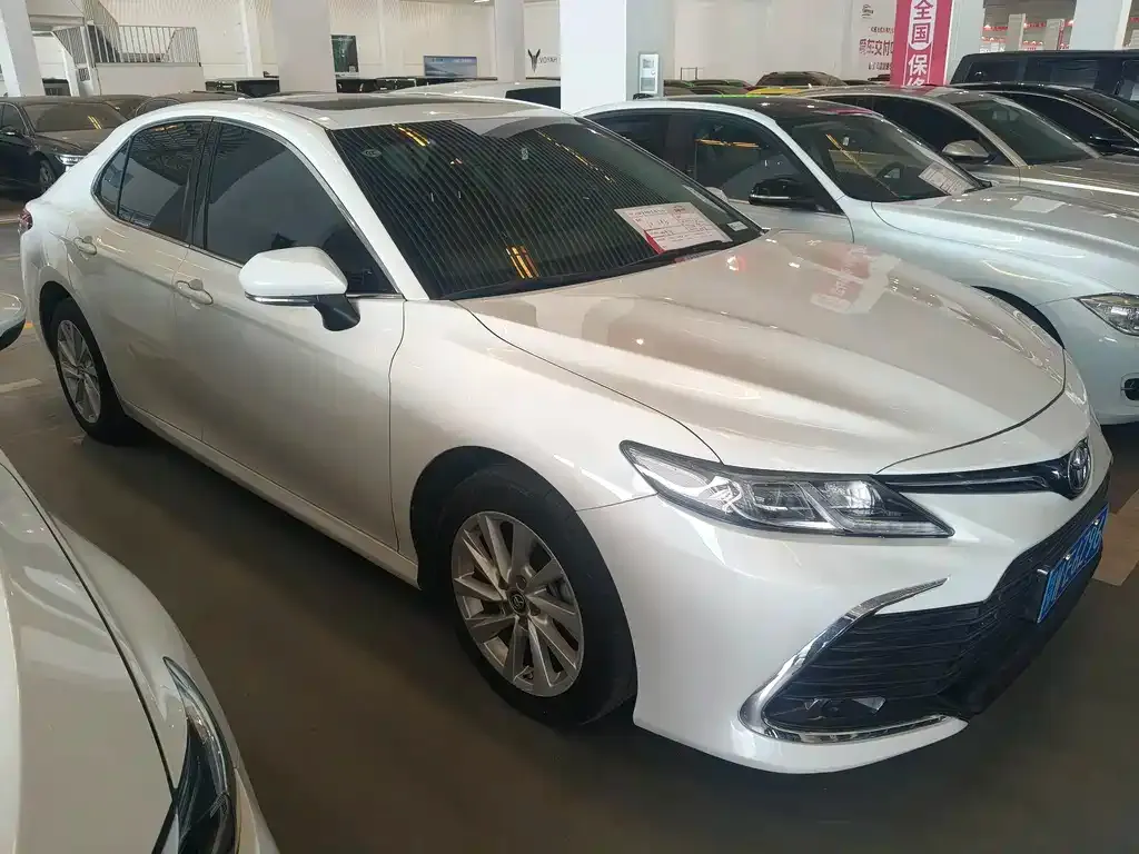 Toyota Camry — фото 8