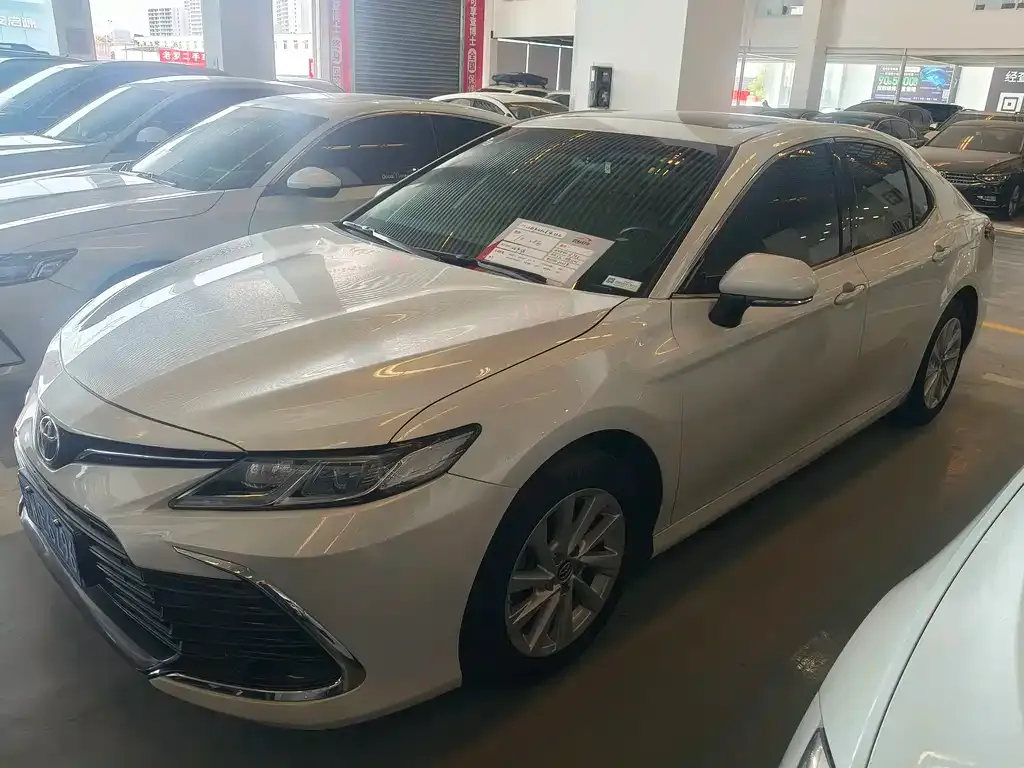 Toyota Camry — фото 10