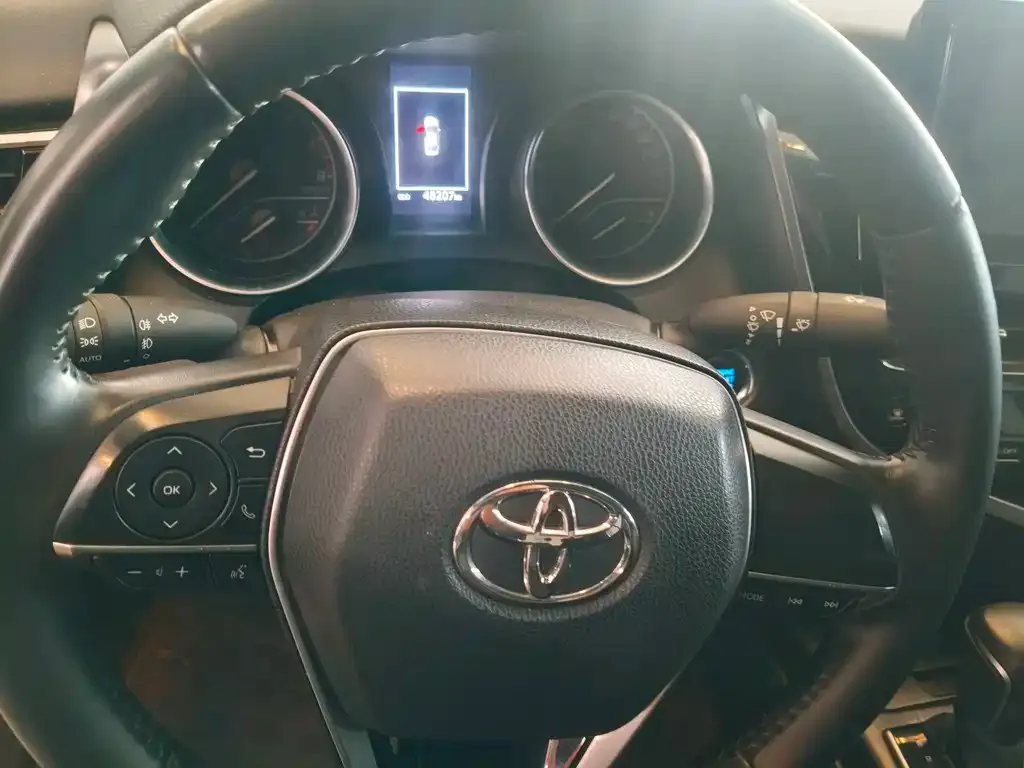 Toyota Camry — фото 6