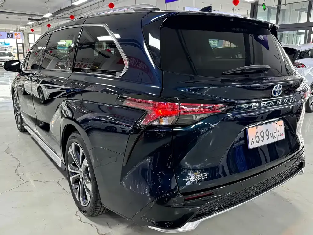 Toyota Granvia — фото 3