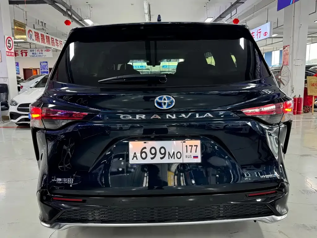Toyota Granvia — фото 7