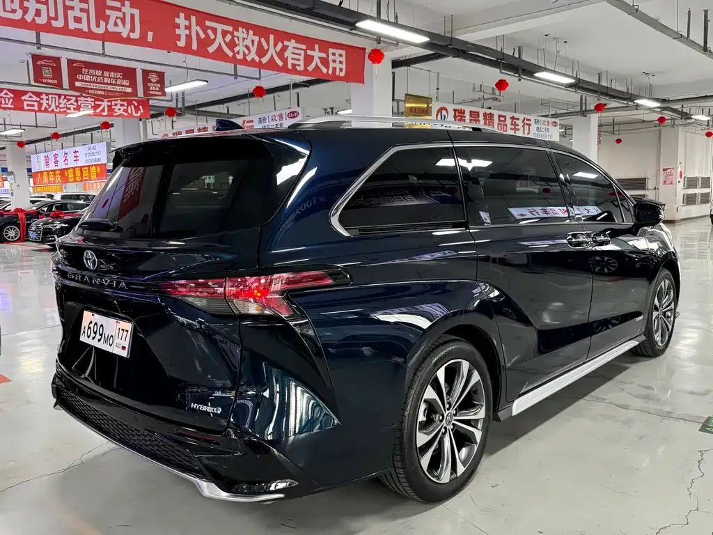 Toyota Granvia — фото 6