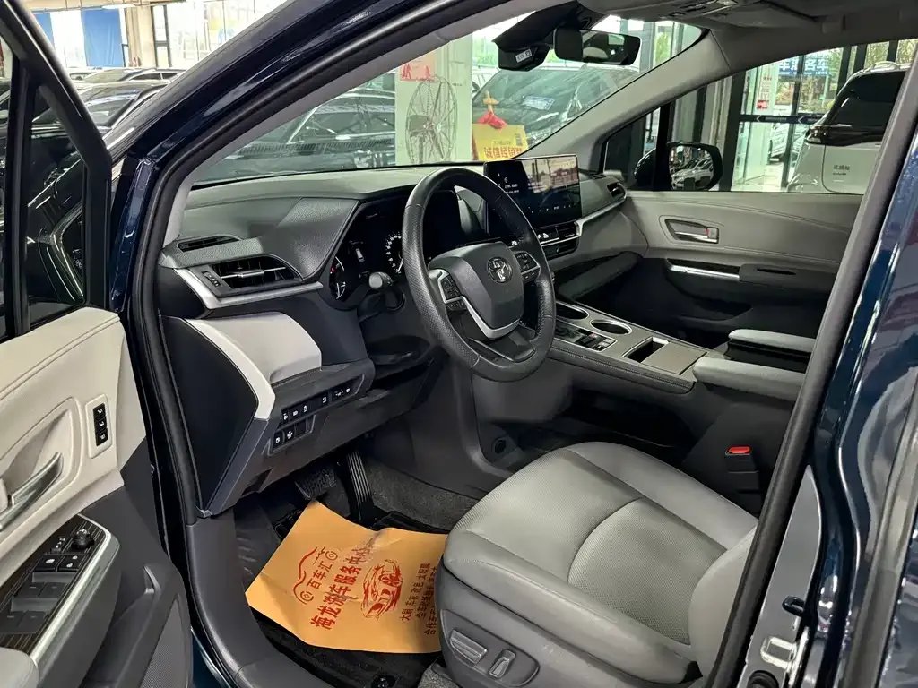 Toyota Granvia — фото 8