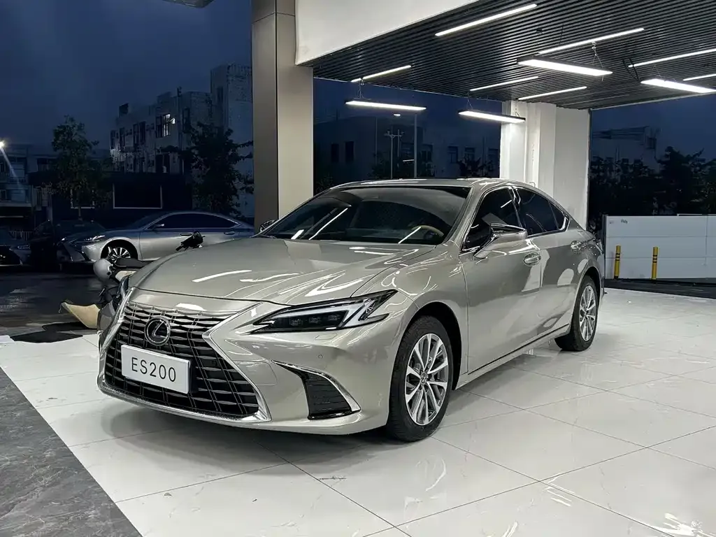 Lexus ES — фото 1
