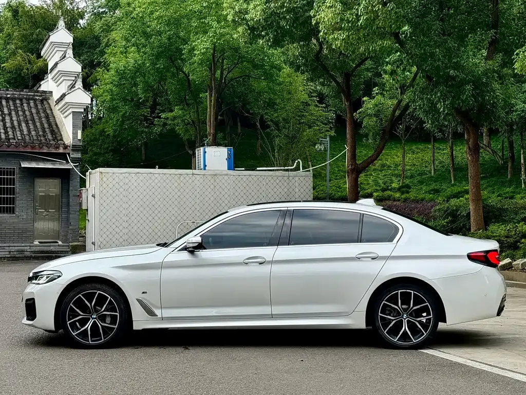 BMW 5 Series — фото 10