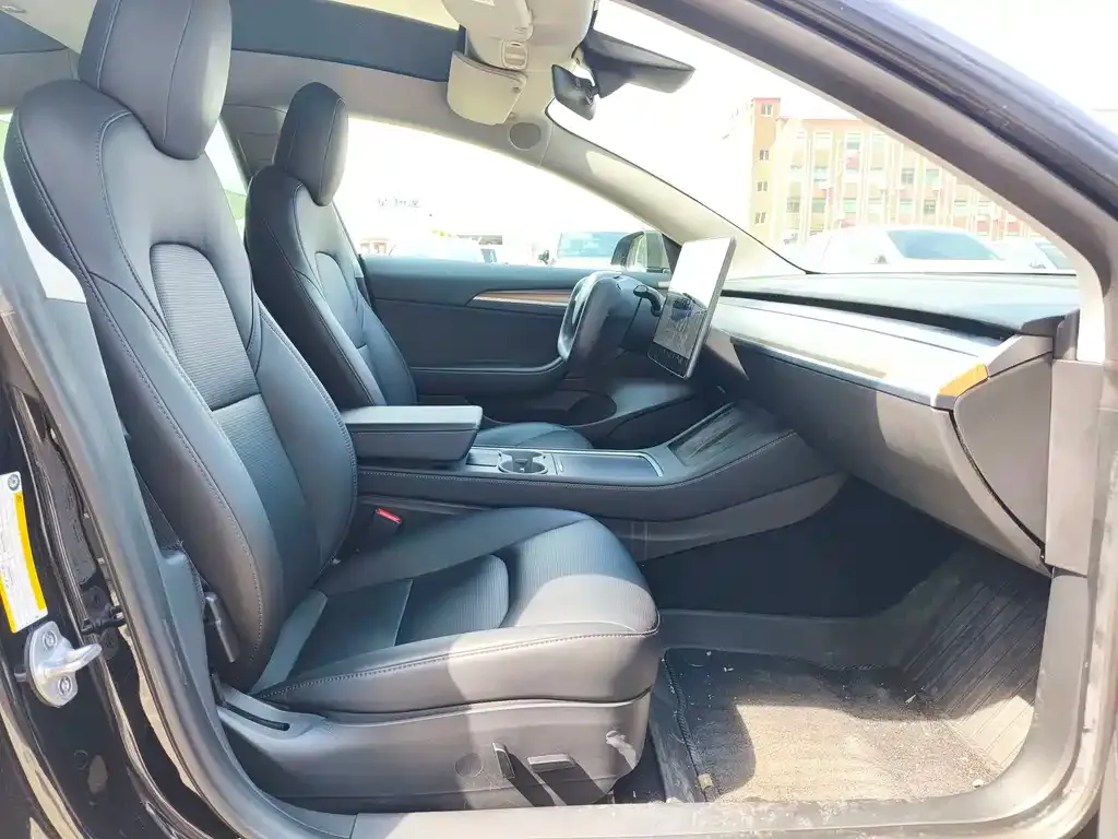 Tesla Model 3 — фото 10