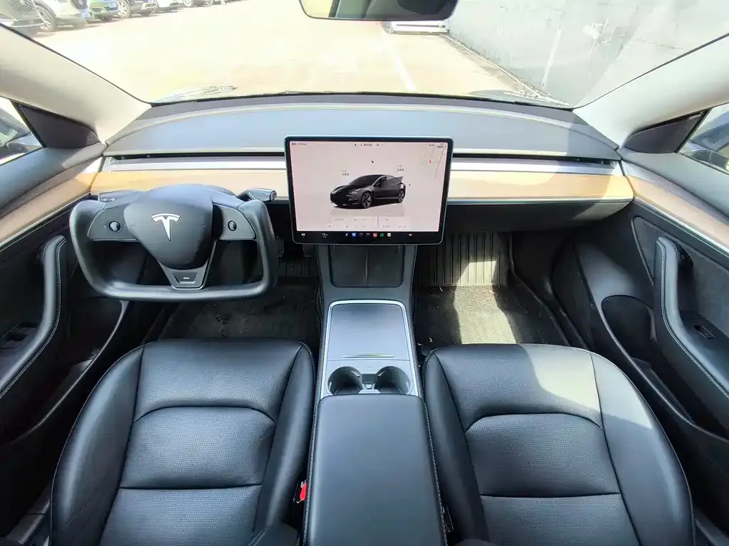Tesla Model 3 — фото 4