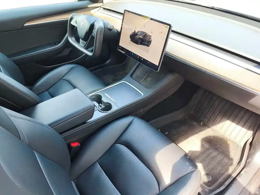 Tesla Model 3 — фото 8