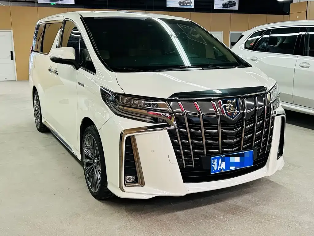 Toyota Alphard — фото 4
