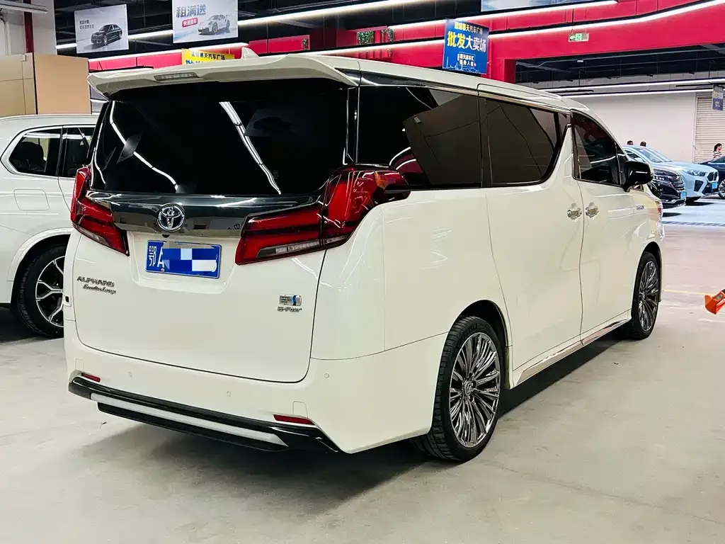 Toyota Alphard — фото 7