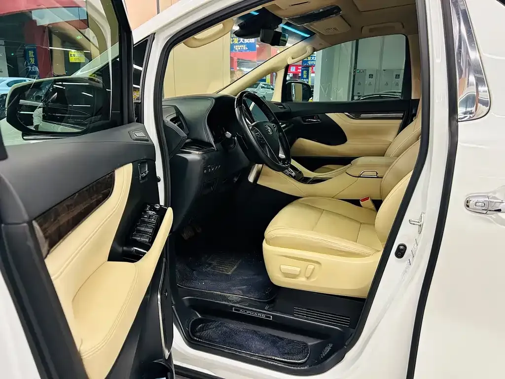 Toyota Alphard — фото 8