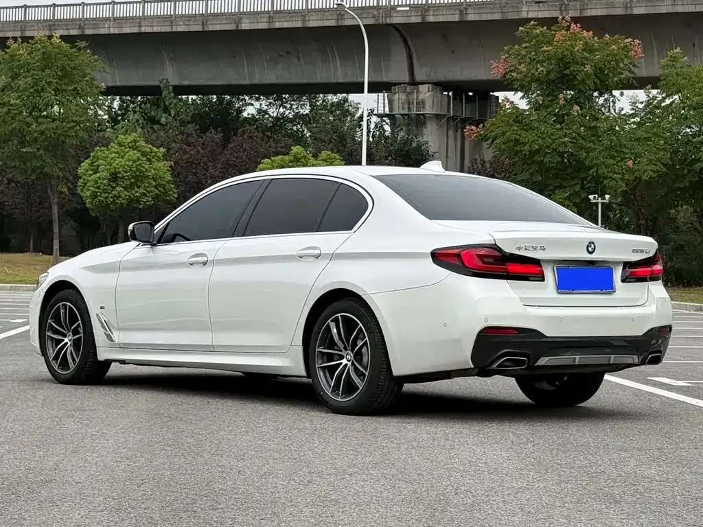 BMW 5 Series — фото 6