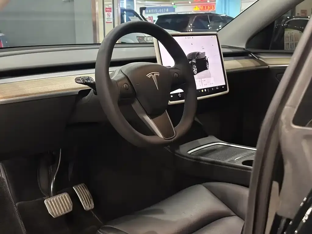 Tesla Model Y — фото 2