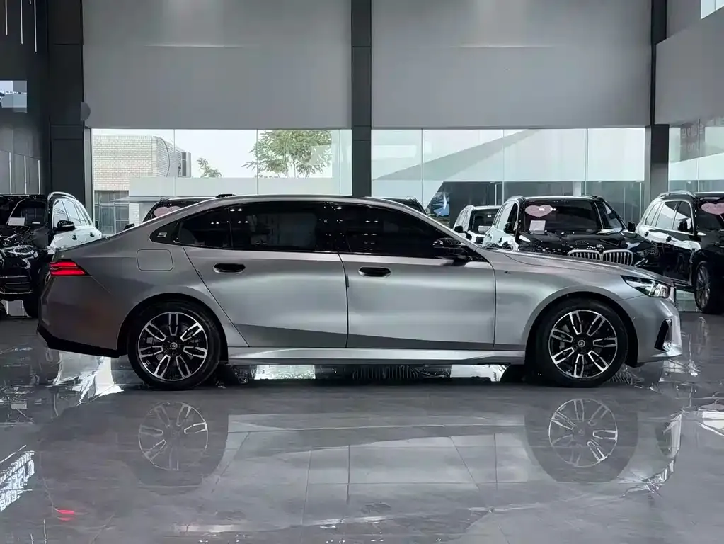 BMW 5 Series — фото 4