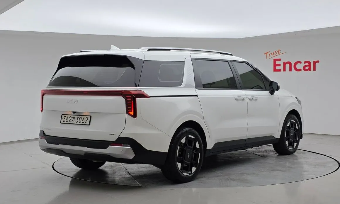 Kia Carnival — фото 10