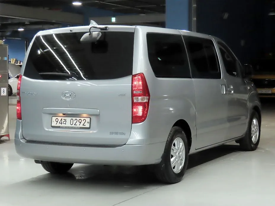 Hyundai Starex — фото 3