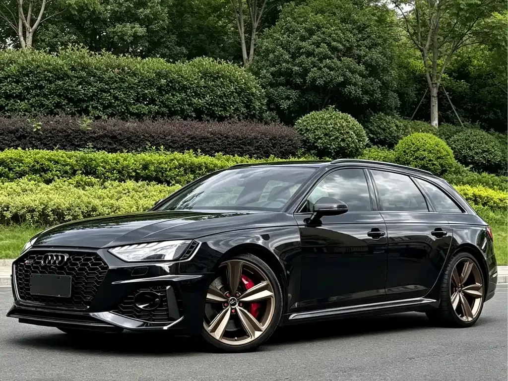 Audi RS 4 — фото 1