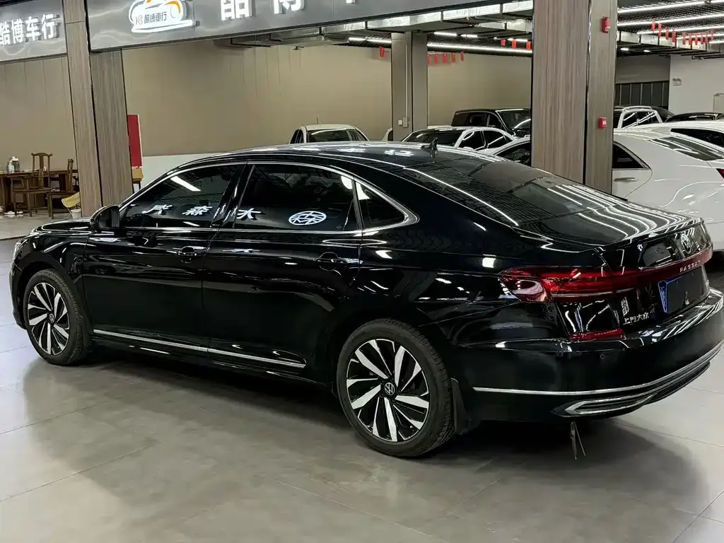 Volkswagen Passat — фото 7