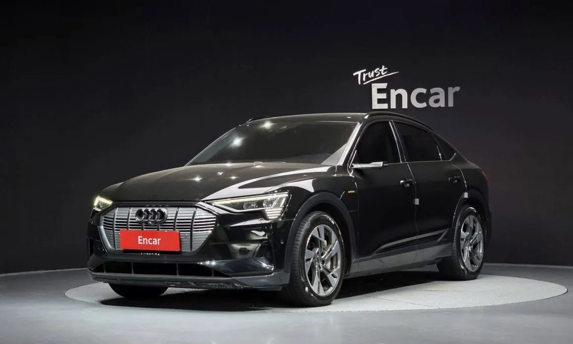 Audi e-tron — фото 1